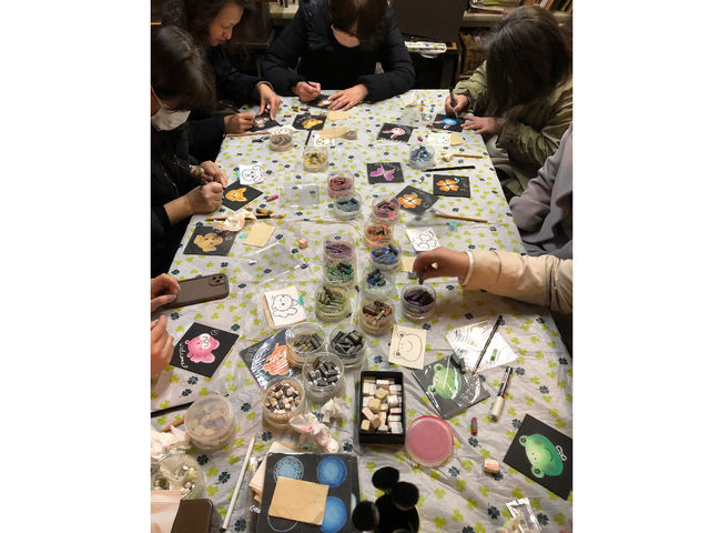 �`���[�N�A�[�g�J�t�F���o�[�@�ɍ���