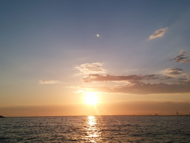 �T���Z�b�g�N���[�Y����̗[��_���H�[���ό��N���[�Y�D�V�[�N���C��