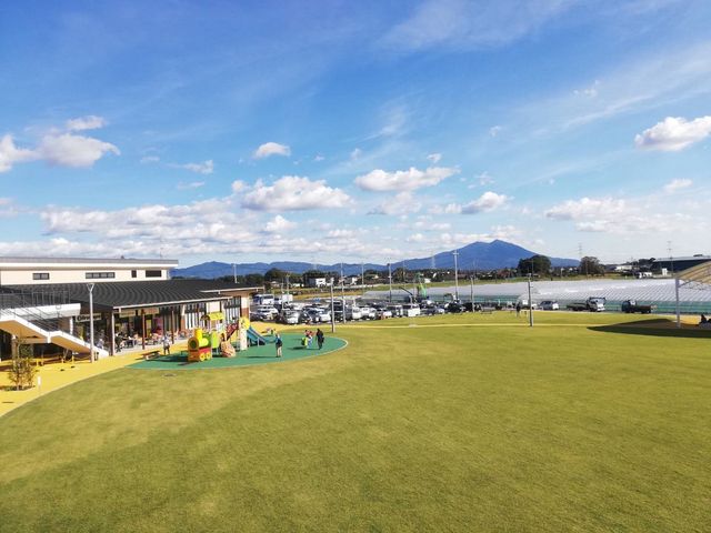 ���̉w�O�����e���X�}������̌i�F�ł��B_�X�g���x���[�����h�}��