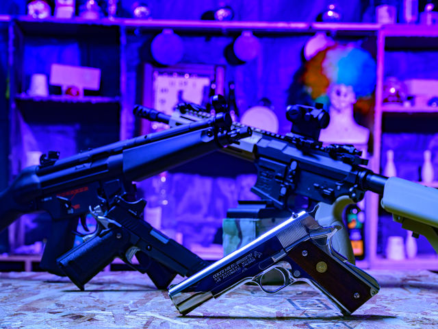 �d���}�V���K���I�n���h�K���I���p�ӂ��Ă���܂��B_U2 unusual underground
