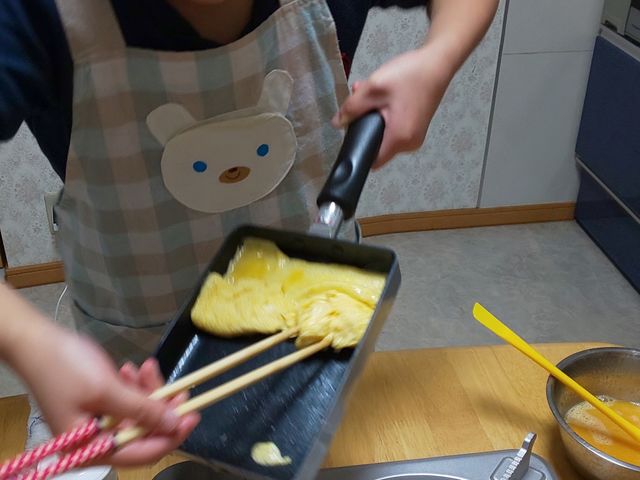 �����̉����ʎq�Ă��̌����􁦑̌��җl�ɂ��ʐ^�̌f�ڂ̋��𓾂Ă���܂�_����@�H�E�������i�E���ƁE�L�b�`���I�Ґ�