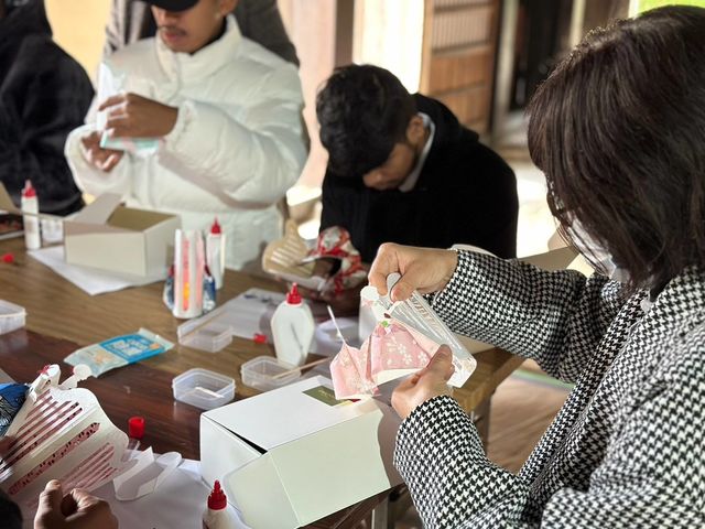 �̌��������̃y�[�X�ɍ��킹�ă��N�`���[���܂��B_�z�O�a���G�ݍH�[��