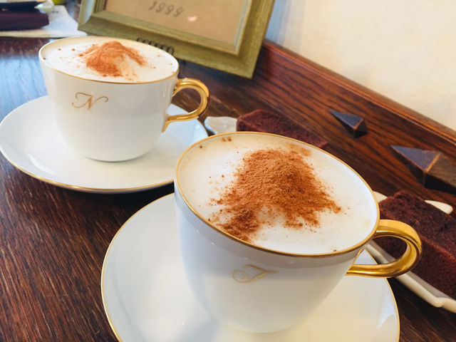 �u���e�B�b�V���K�[�f���X�N�[��