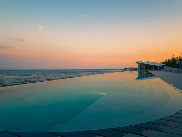 �C���t�B�j�e�B����i�ɜQ�f�̓����j_�A�N�A�C�O�j�X�W�H��