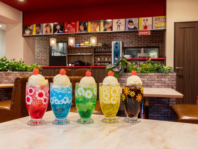 ���i���̒�ԃN���[���\�[�_�􃌃g���ȃO���X�ł��p�ӂ��Ă���܂��B_�W�]���g���i�� ���R��