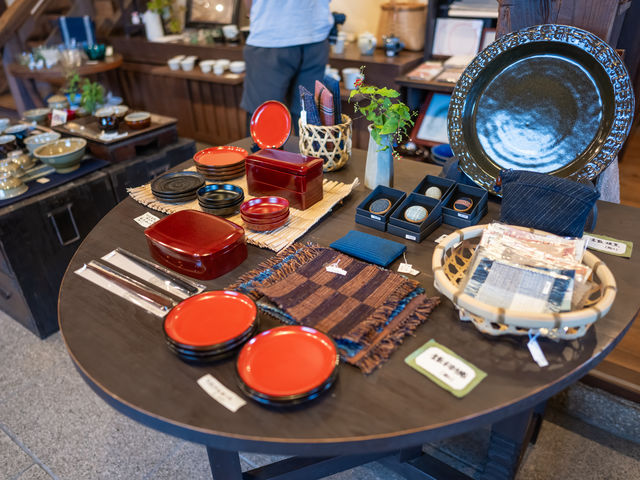 Local Treasures(���[�J���g���W���[�Y)