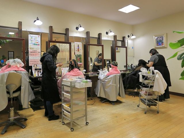 ���e�@�wHair salon �Ȃł����x
���X�̓w�A�h�l�[�V�����^���T�����ł��B
�j�������C�y�ɂ��z�����������܂��B
_�x�ԉ��� �Ԃ̓�