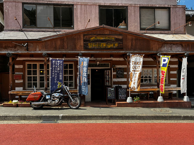 ���ԏ�2�䕪�L��B�o�C�N�ł̂����X�����}�ł��B�I�[�i�[�v�w�̓o�C�N���ł���_Alsomitra Jewelrycraft and Cafe