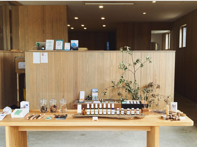 H[cX̓X܂ɂ́Ag܂܂ȏiASăTvō܂B_A}ZNg