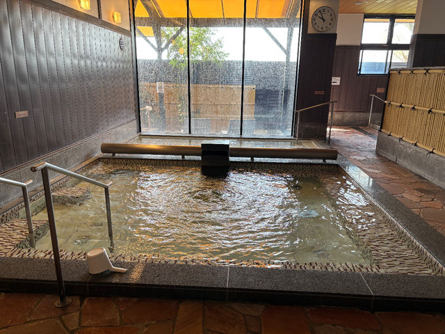 ���T���j���́A�n�[�u�̂���蓒_����������V�t�̓�