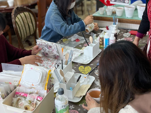 �̌������R�[�i�[�ł�_�f�R�p�̐X��