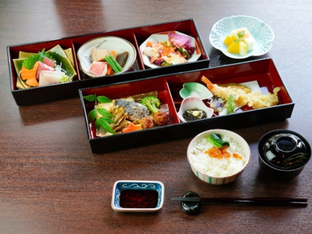 �����@����