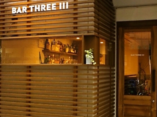 BAR THREE lll o[X[̎ʐ^1