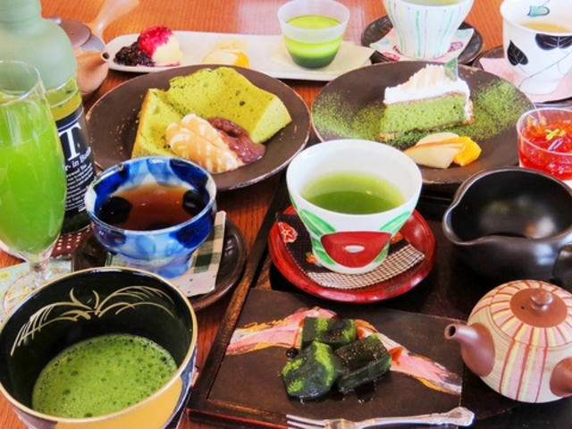 �Β����X�E�J�t�F Green Tea Fields �O���[���e�B�t�B�[���Y�̎ʐ^1
