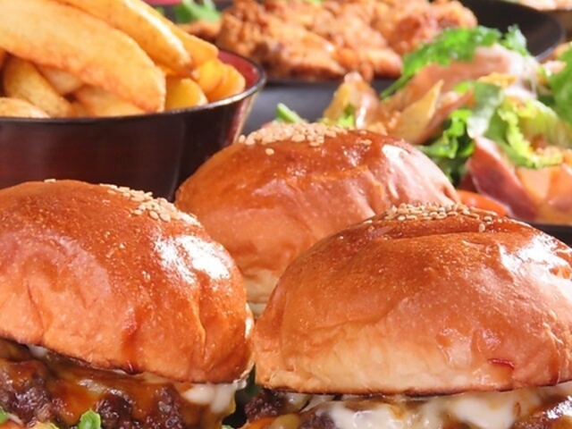 GENUINE BURGER TORANOMON �W�F�j���C���o�[�K�[�g���m�����̎ʐ^1