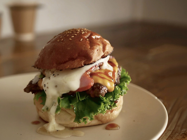 GENUINE BURGER TORANOMON �W�F�j���C���o�[�K�[�g���m�����̎ʐ^1