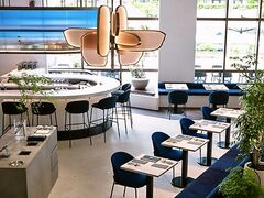 CAFE & BAR B ビーの写真1