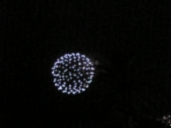 낳̂ȂEɓIWr[`ւ̓eʐ^1