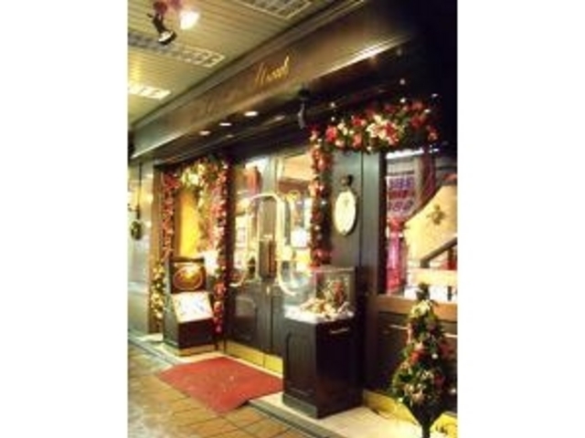 �V���g���E�X