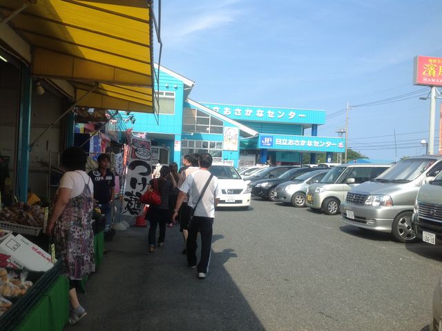 �F�X�Ȃ��X�������āA�ǂ̂��X�ŐH�ׂ悤���A�����Ă��܂��܂����B_���̉w�@�����������ȃZ���^�[