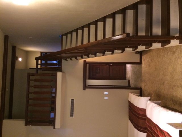 部屋がとにかく広い！階段を昇った上にもまだもうひと部屋あります。_蓼科東急ホテル