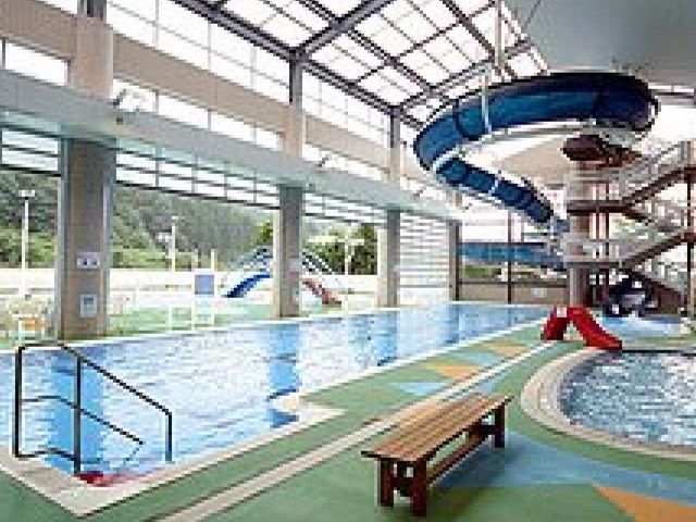 �q������Ԃ��ׂ��t���̃v�[���ł���_���Ð쉷�� �N�A���]�[�g���M��