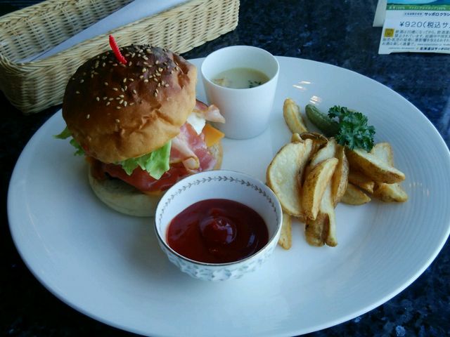 ����@������1�������Ă��Ă����C���������ꂵ�������ł��B_�т�Α�Ãv�����X�z�e���@�i���@��Ãv�����X�z�e���j