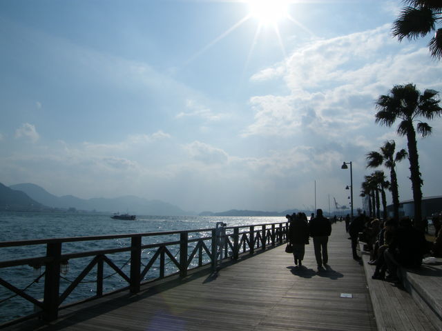 �s��̂������͊C�I�O�ŐH�ׂ�̂��C�����悢�B_���ˎs��i���������n�֊X�j