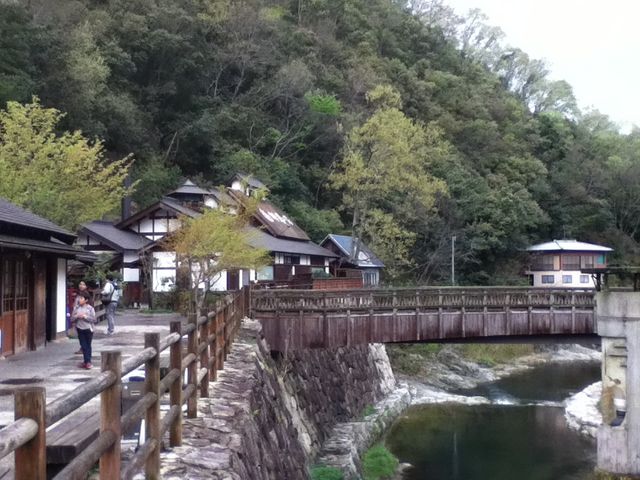 ���]����_���]����