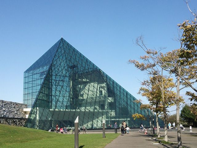 �K���X�̃s���~�b�h_���G��������