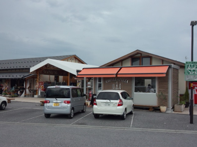 �Ԃ��������u�{�i�Ηq�s�U�v�̓X_���̉w�����炬�̗�������