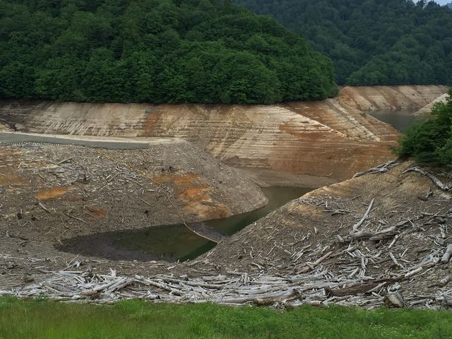 �����̌͂�؂������������Ɍ�����_�������΁i��ؑ�_���j