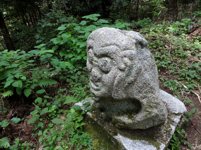猿　石造　何処の国の遺跡から？ 明日香村の猿石 ［奈良県］-人文研究見聞録