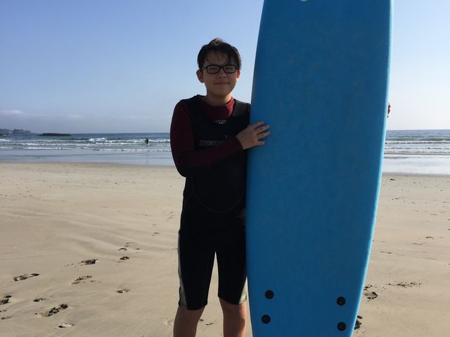 �ċx�݂͎q������������T�[�t�B�����Ă܂��B_�����̏���