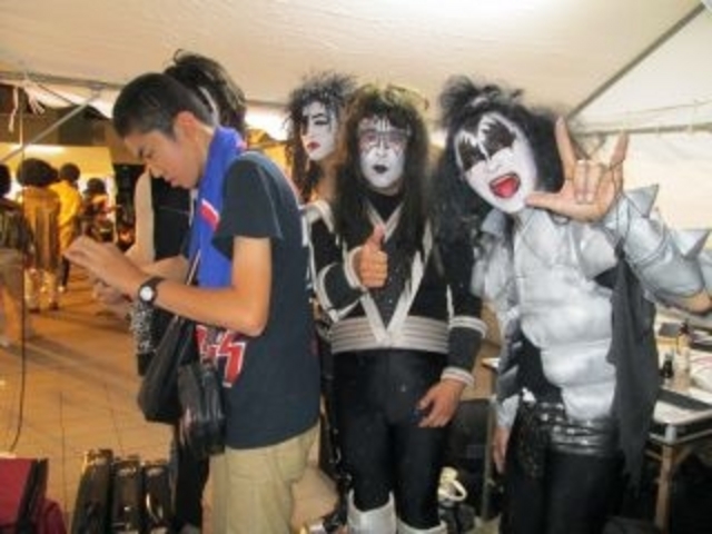 ��T���X�g���[�g�W���Y�t�F�X�e�B�o��