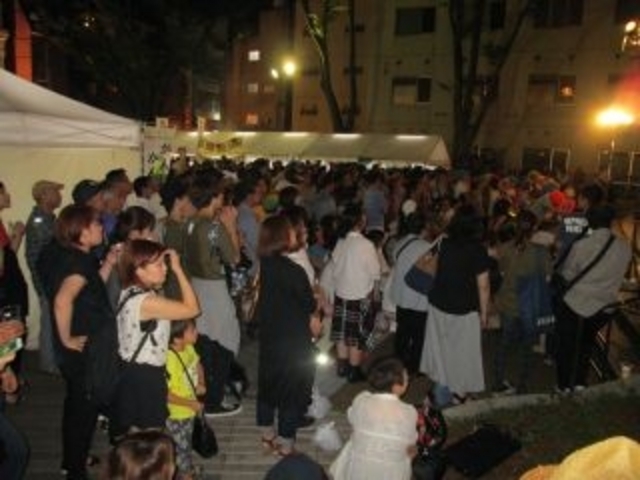 ��T���X�g���[�g�W���Y�t�F�X�e�B�o��