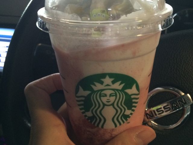 �������A�肵���X�g���x���[�f�B���C�g�t���y�`�[�m�ł�_�X�^�[�o�b�N�X �R�[�q�[ �z���f�C�E�X�N�G�A�L���X�iStarbucks Coffee�j