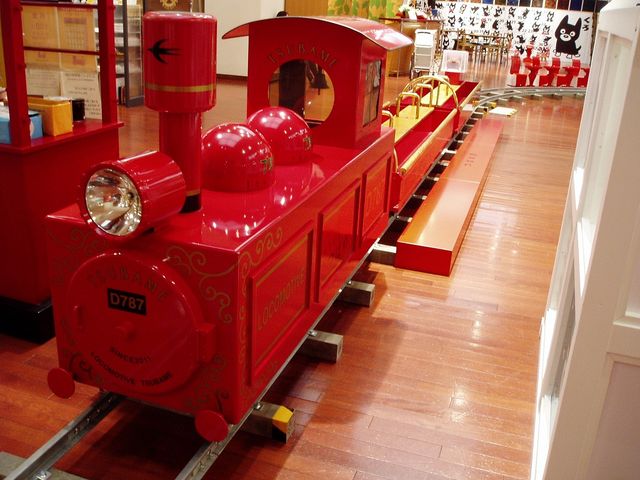 ���ˉ����̍�i�W�ł́A���ۂɐl������~�j�S�����o��_�F�{�s������p��