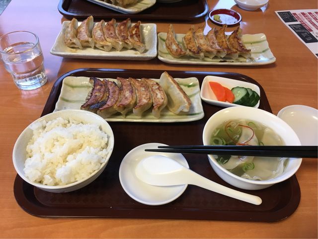 たくさんの種類の餃子が食べられて幸せ_宇都宮餃子さつき 来らっせ本店