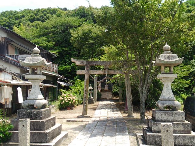 ���Y�̍��R�ɂ�����ؐ_�ЁB���{�Ȃ̂����K�Ȃ̂�_���g�_��