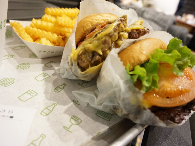 ���Ȃ�̃{�����[���I_�V�F�C�N �V���b�N �O�������傤���ؓX�iSHAKE SHACK�j