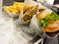 VFCN VbN O傤ؓXiSHAKE SHACKj̎ʐ^1