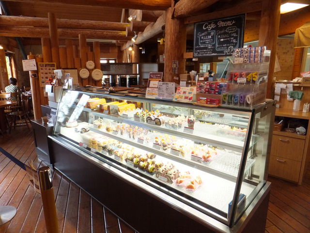 ̕ɃC[gCāAR[q[ƃP[L𖡂킦܂B_peBX[@T^