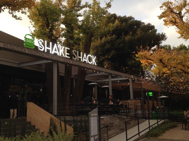 �O��_�V�F�C�N �V���b�N �O�������傤���ؓX�iSHAKE SHACK�j