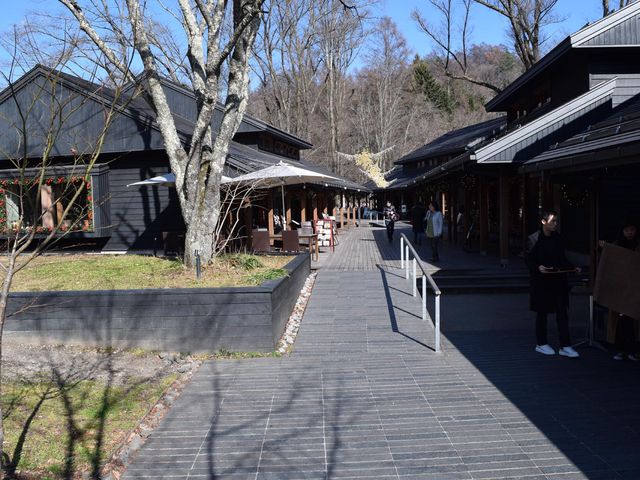 ʘH̗ɓX܂_݂܂BɃeX̋Ԃ܂B_y򐯖GA@njeX