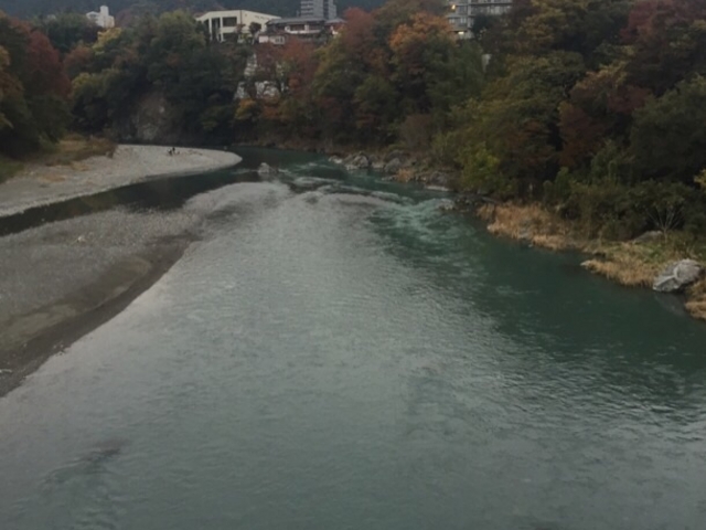 静かな流れです。_多摩川