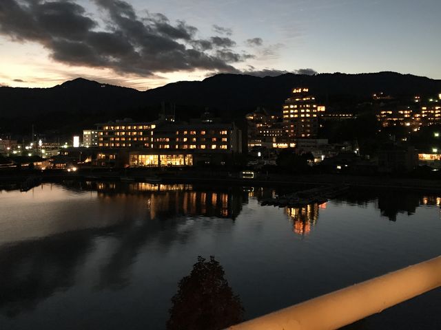 夕暮れの琵琶湖 湖畔…ホテルの窓からの眺め_おごと温泉