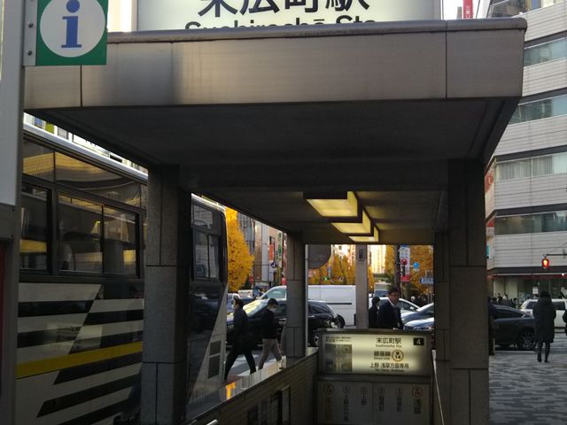 Xo[K[HtLX̍Ŋw͓g󑐐̖Lw3ԏo炷B_Xo[K[HtLX