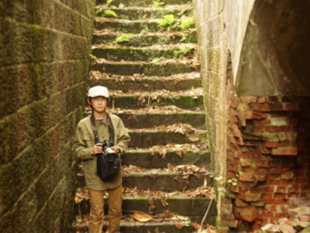 �e��ɂɍ~���K�i��_���َR