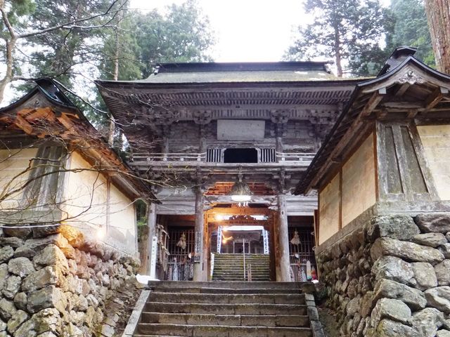 ڗォR]ށFx̂悤ɐ삪RO؂Ă܂B_ER@